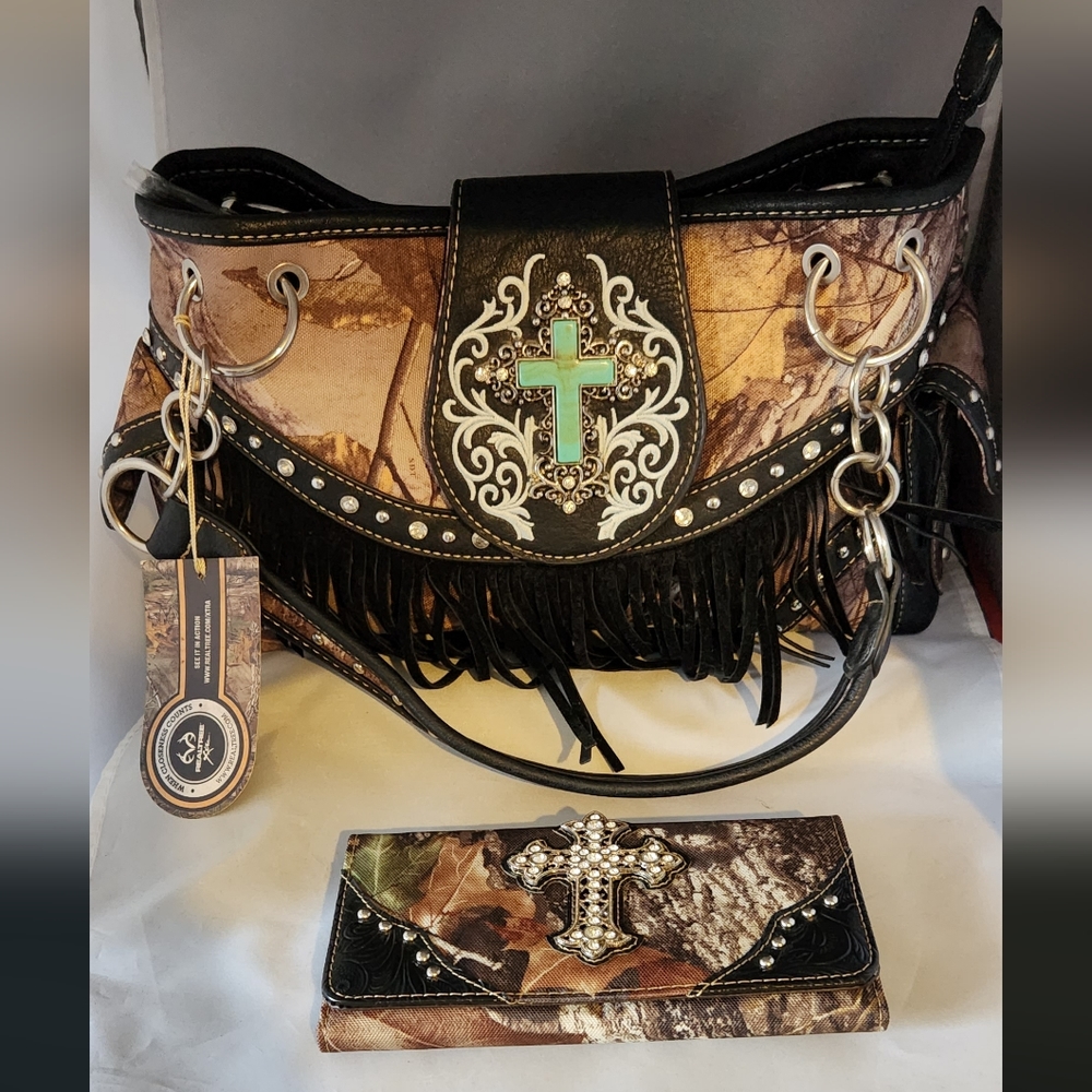 NWT Realtree Camouflage Purse Fringe Cross And Mossy Oak Wallet